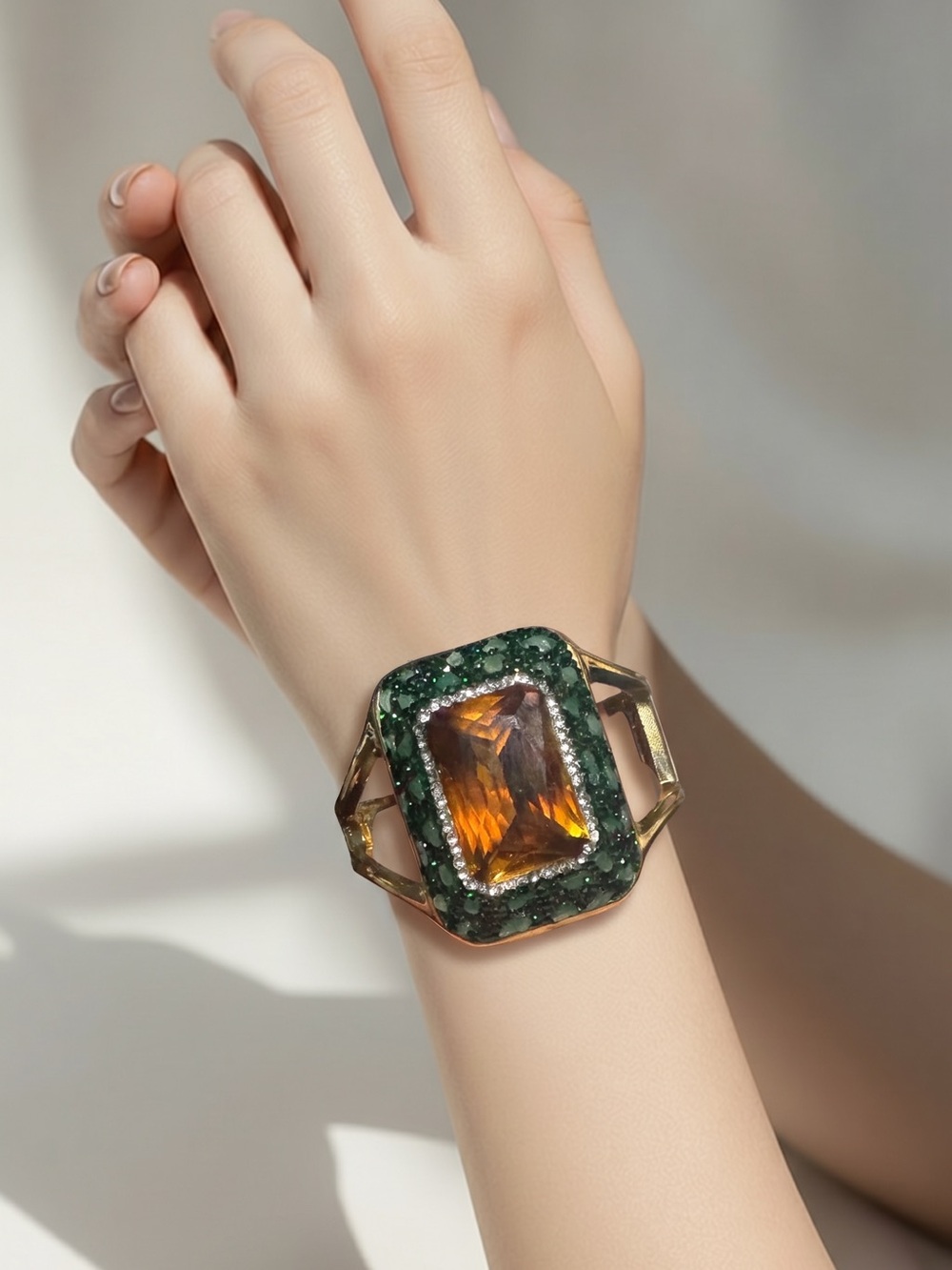 Turkish Sultan Inspired Stone Color Changing
Stone Bracelet Amber and Green